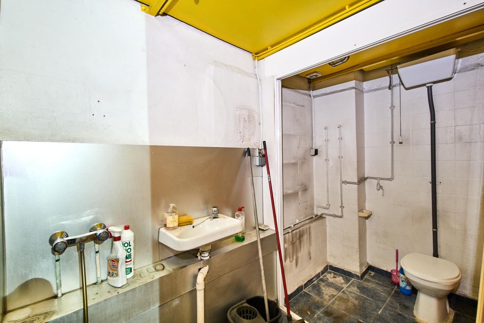 Commercial for sale in Granada city - € 120,000 (Ref: 9313728)