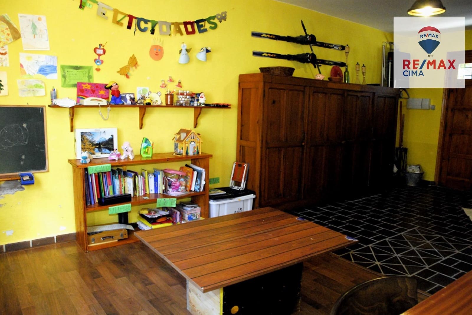 3 bedroom Villa for sale in Baza with garage - € 950,000 (Ref: 9338483)