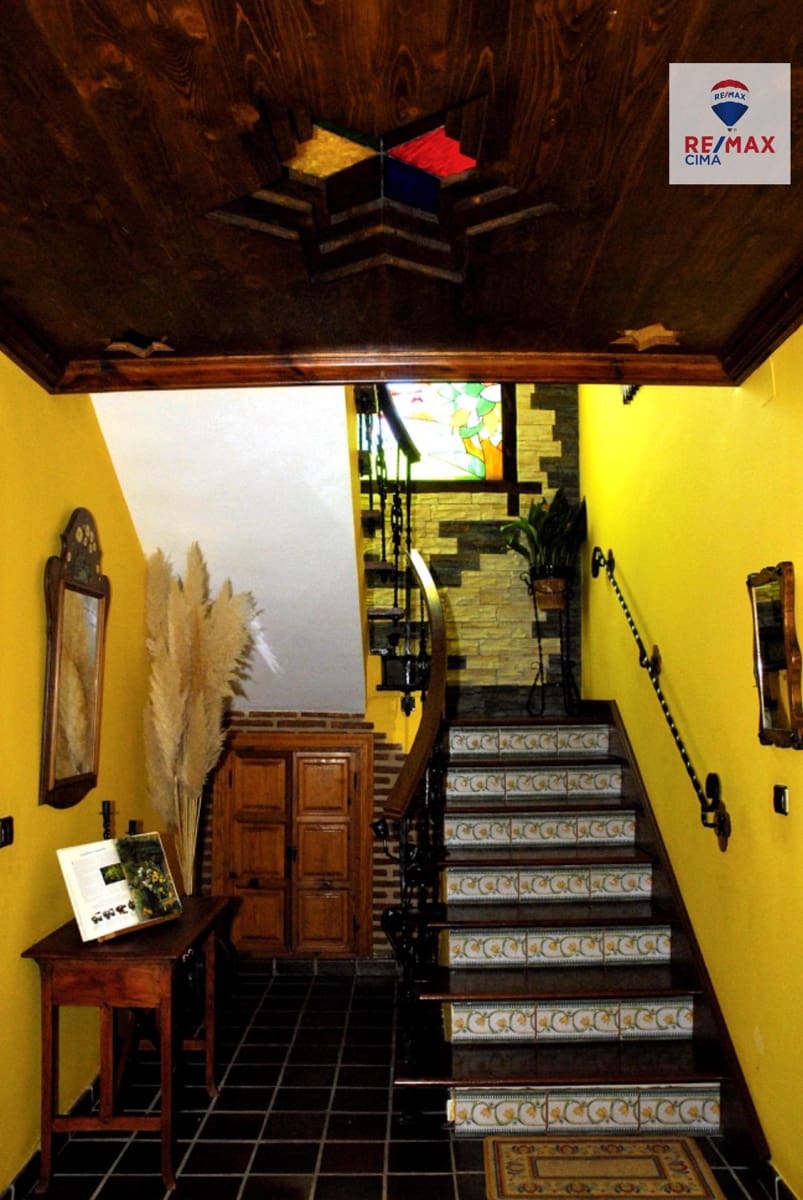 3 bedroom Villa for sale in Baza with garage - € 950,000 (Ref: 9338483)