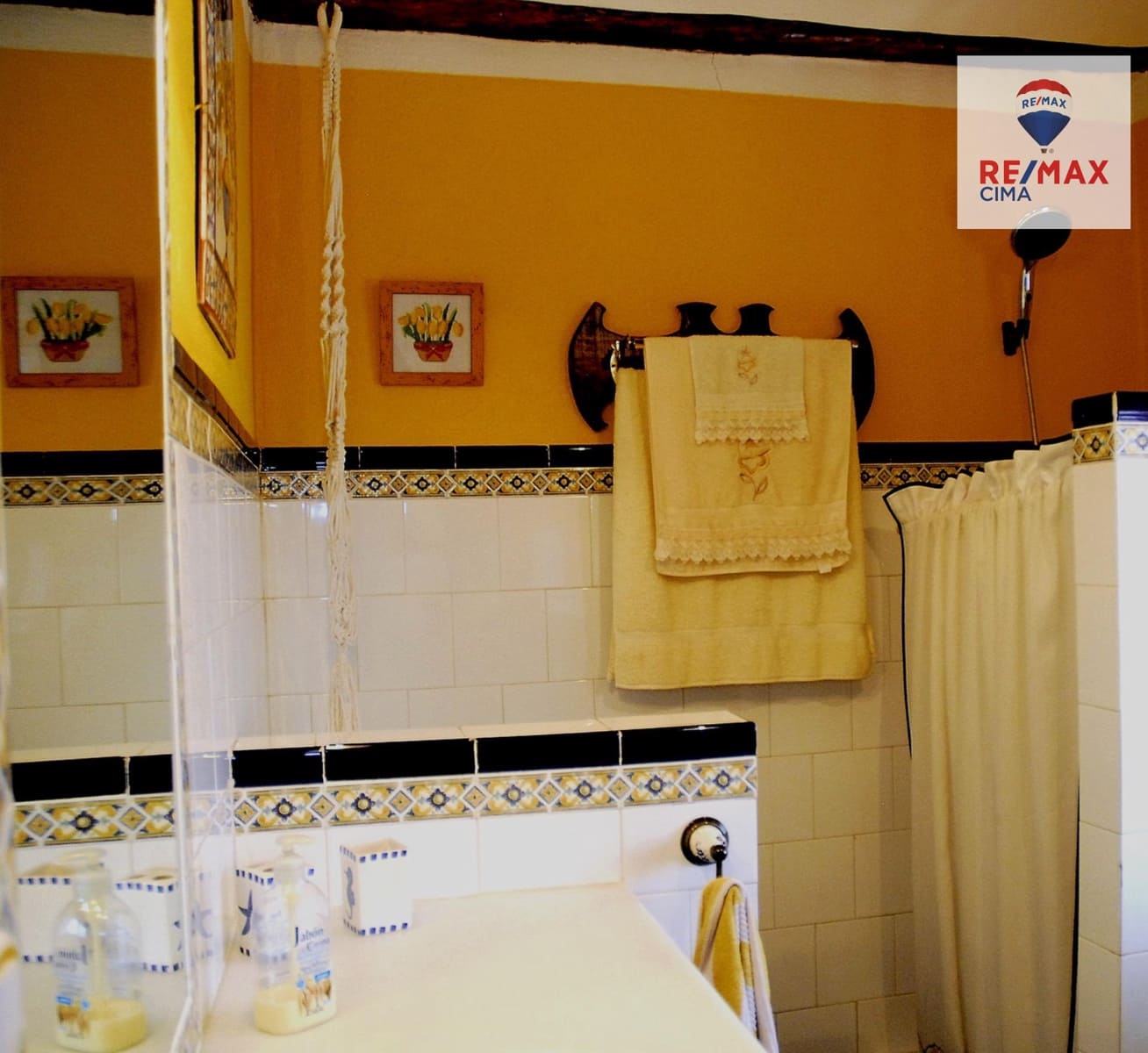 3 bedroom Villa for sale in Baza with garage - € 950,000 (Ref: 9338483)