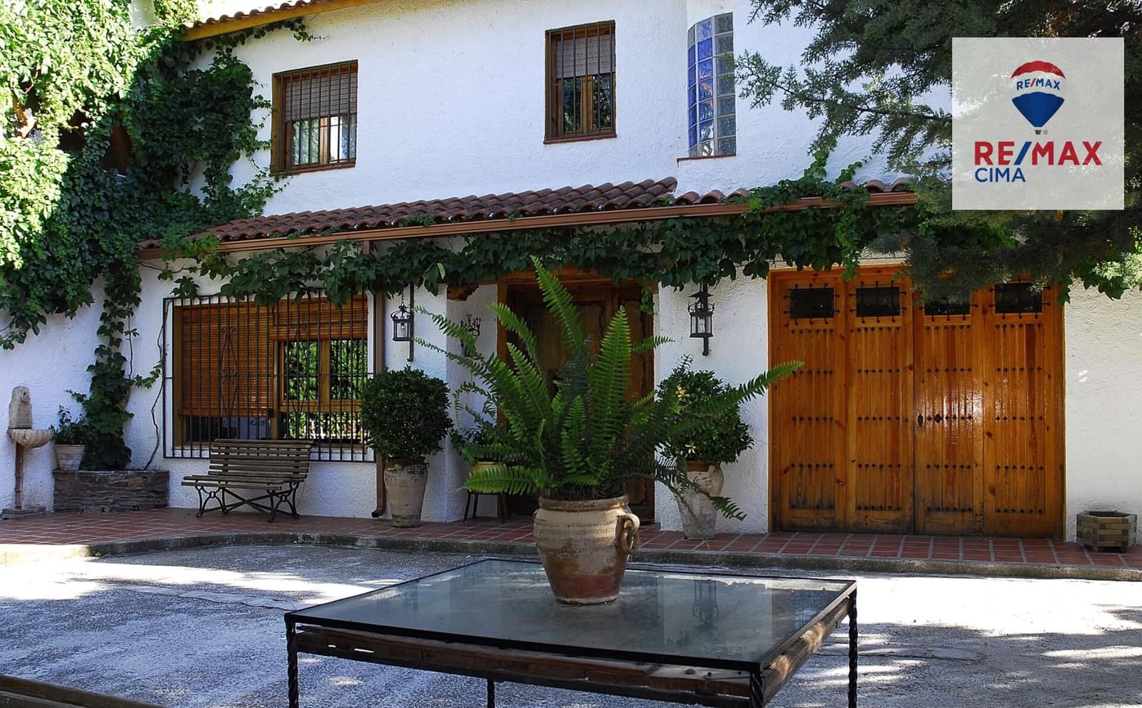 3 bedroom Villa for sale in Baza with garage - € 950,000 (Ref: 9338483)
