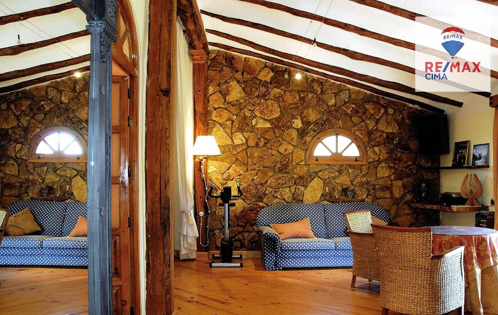 3 bedroom Villa for sale in Baza with garage - € 950,000 (Ref: 9338483)