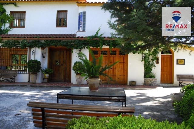 3 soverom Villa til salgs i Baza med garasje - € 950 000 (Ref: 9338483)