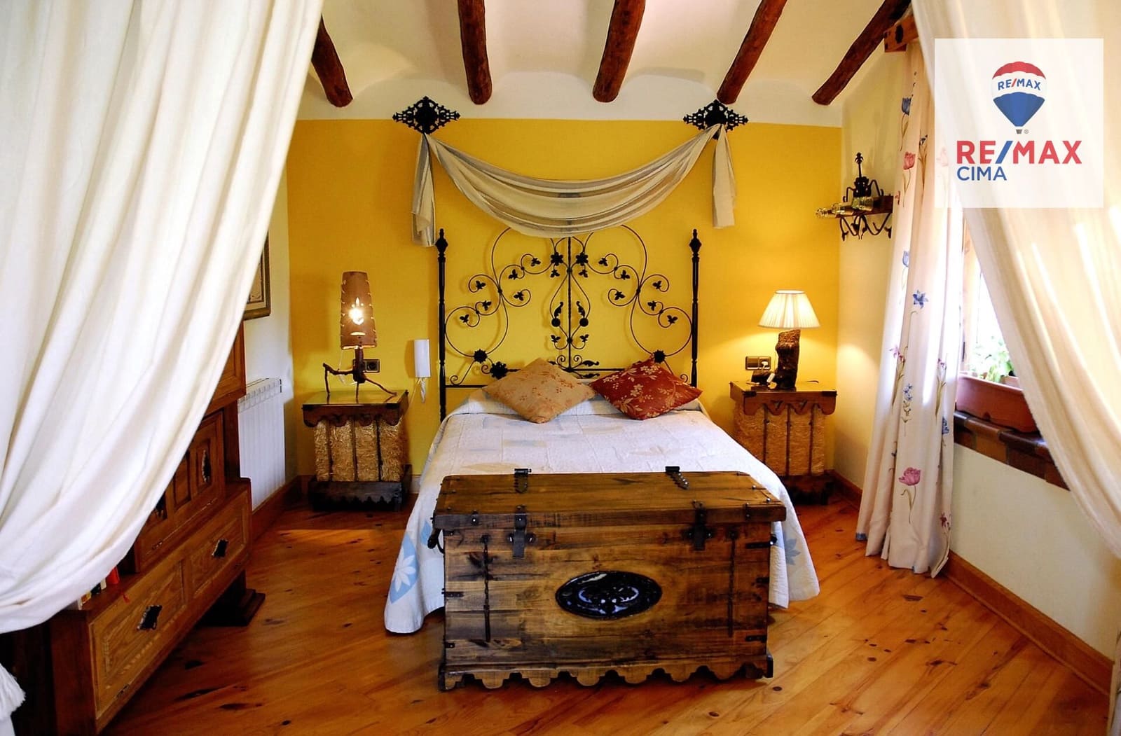 3 bedroom Villa for sale in Baza with garage - € 950,000 (Ref: 9338483)