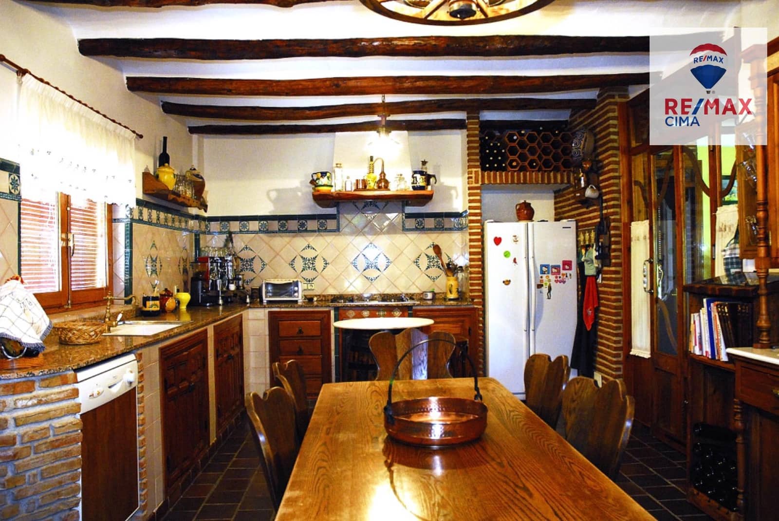 3 bedroom Villa for sale in Baza with garage - € 950,000 (Ref: 9338483)