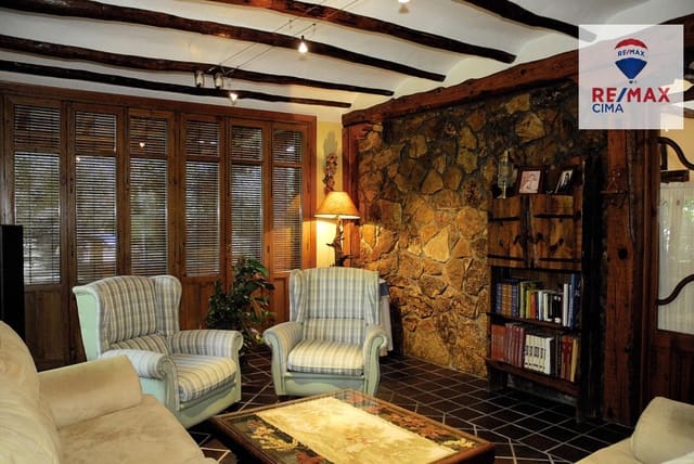 3 soverom Villa til salgs i Baza med garasje - € 950 000 (Ref: 9338483)