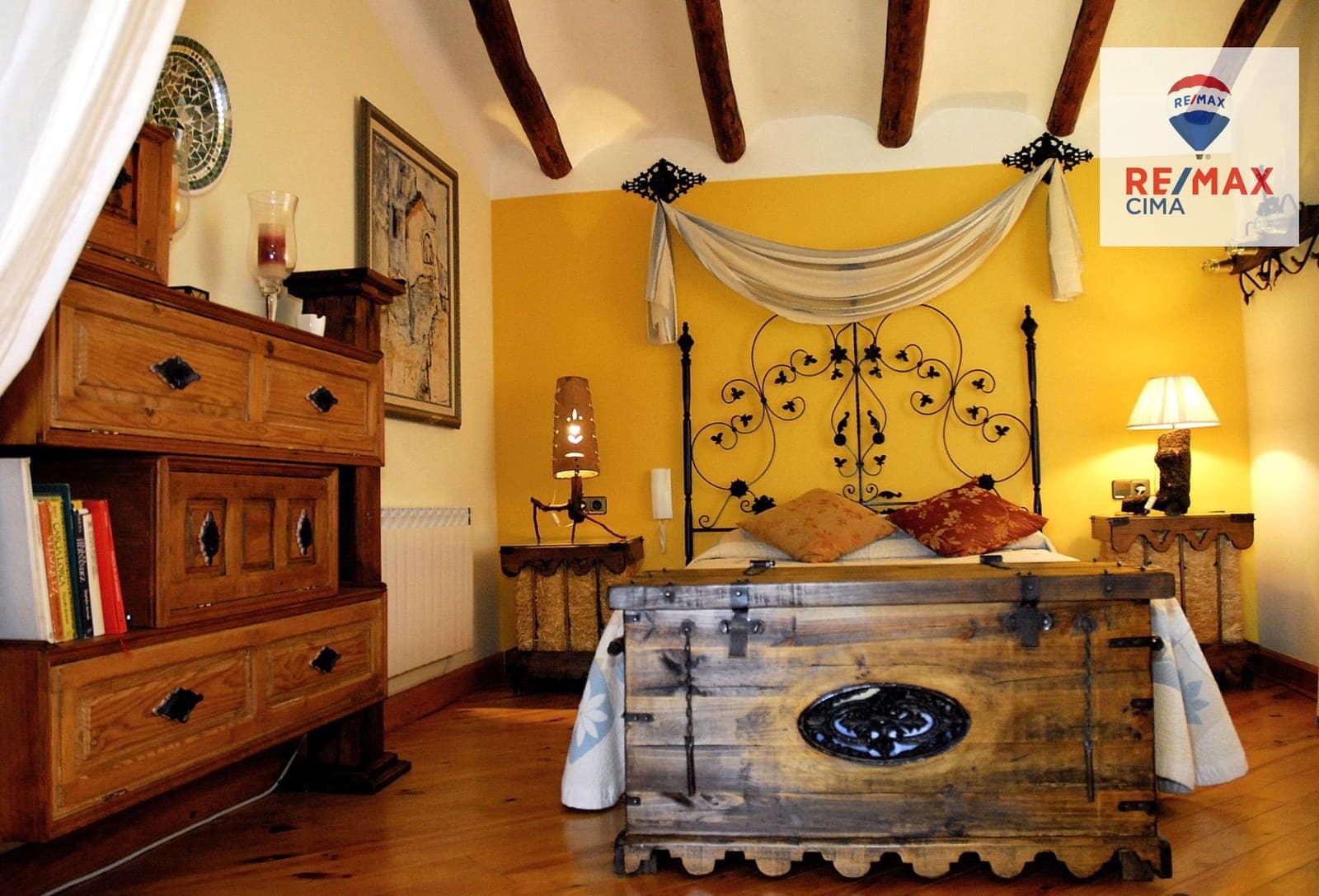 3 bedroom Villa for sale in Baza with garage - € 950,000 (Ref: 9338483)