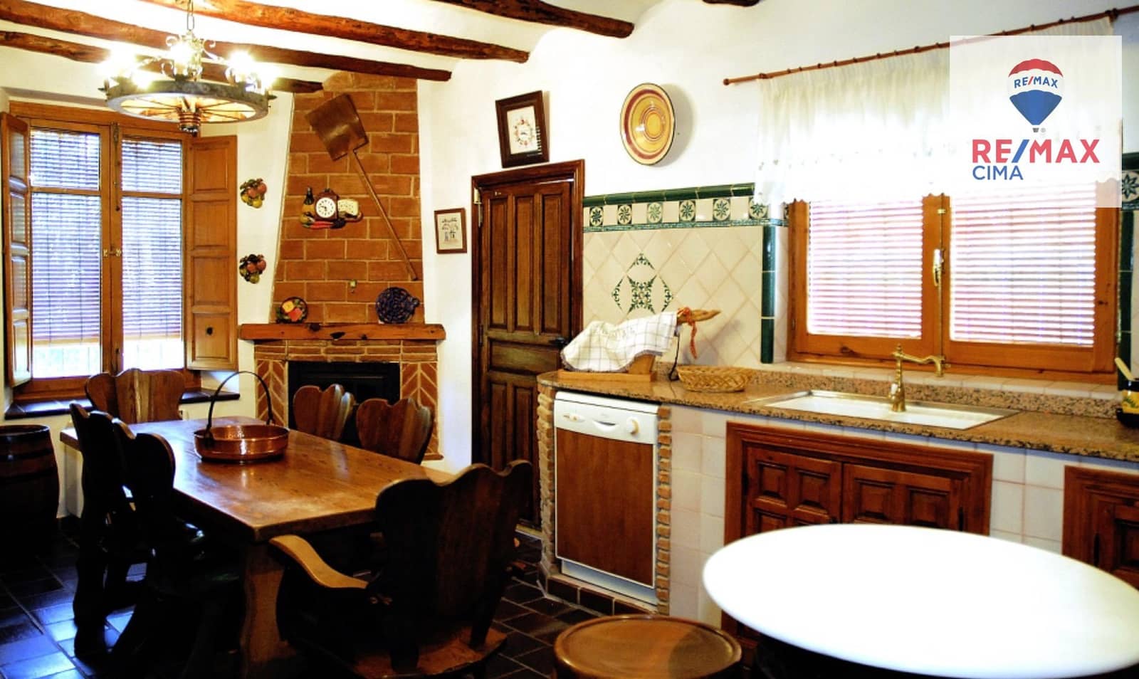 3 bedroom Villa for sale in Baza with garage - € 950,000 (Ref: 9338483)