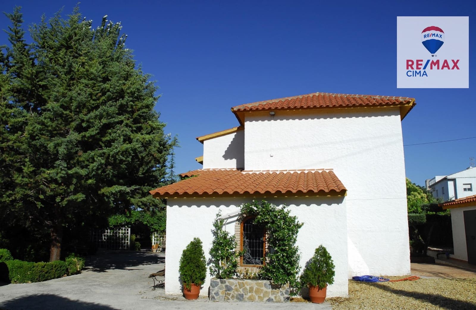 3 bedroom Villa for sale in Baza with garage - € 950,000 (Ref: 9338483)