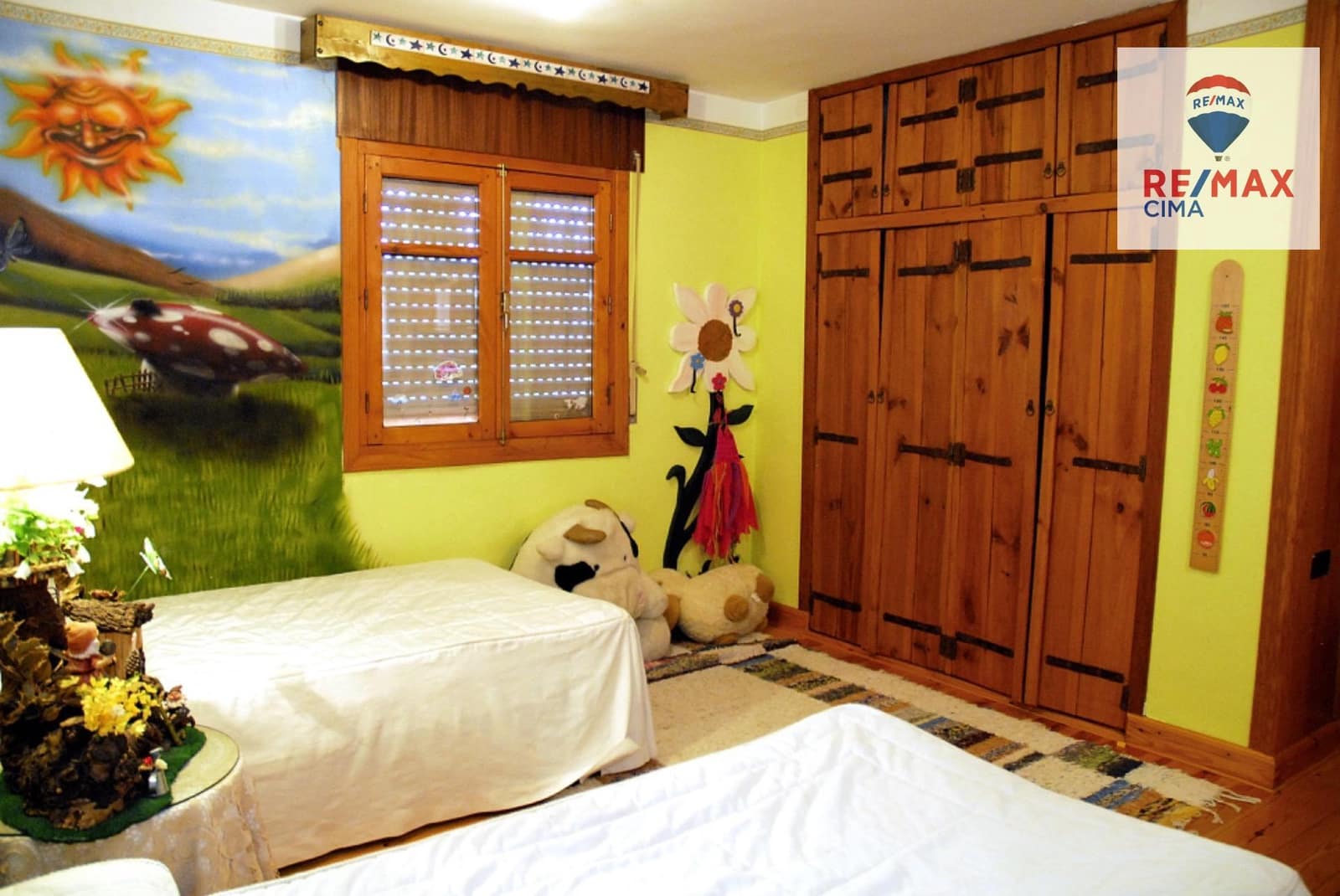 3 bedroom Villa for sale in Baza with garage - € 950,000 (Ref: 9338483)