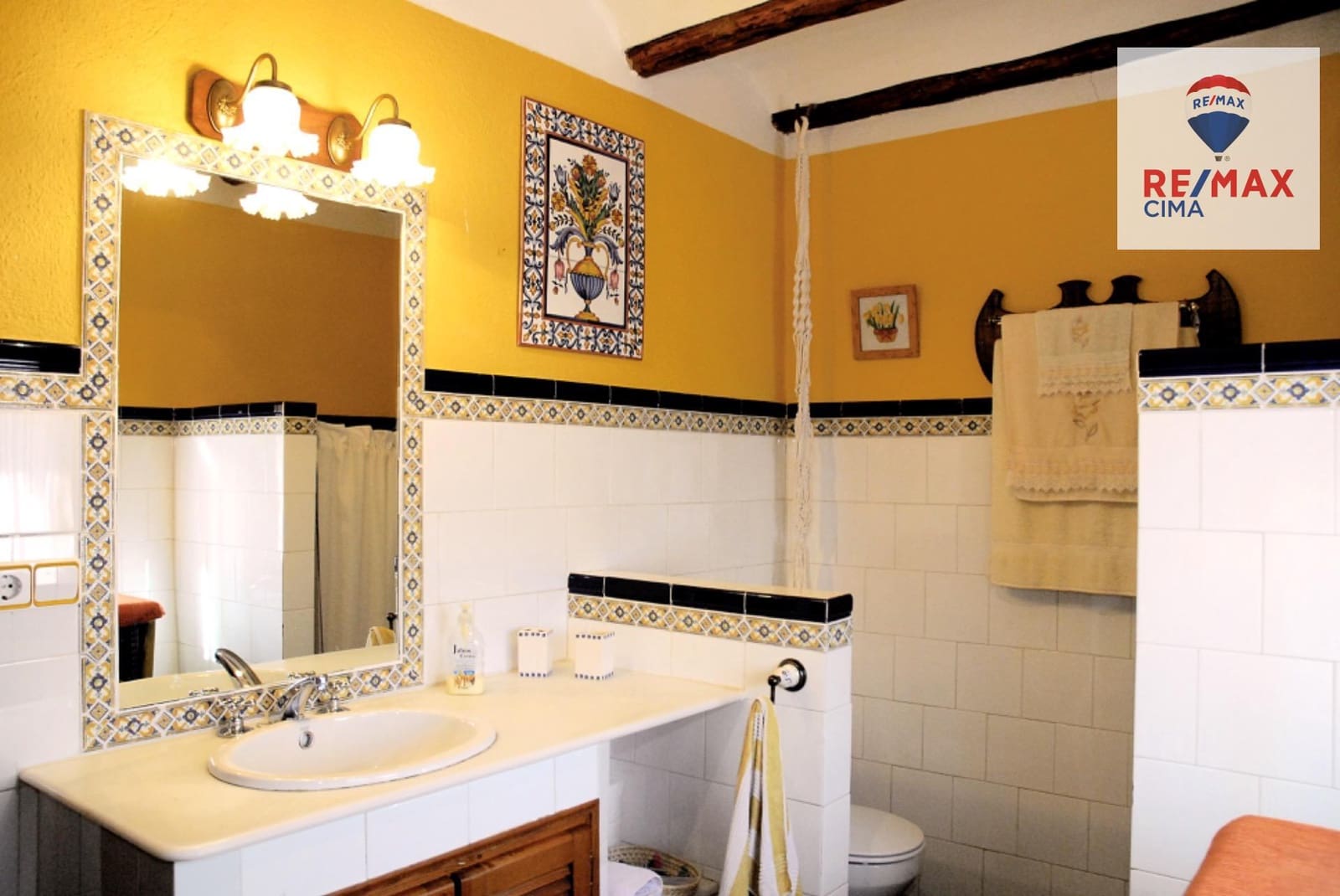 3 bedroom Villa for sale in Baza with garage - € 950,000 (Ref: 9338483)