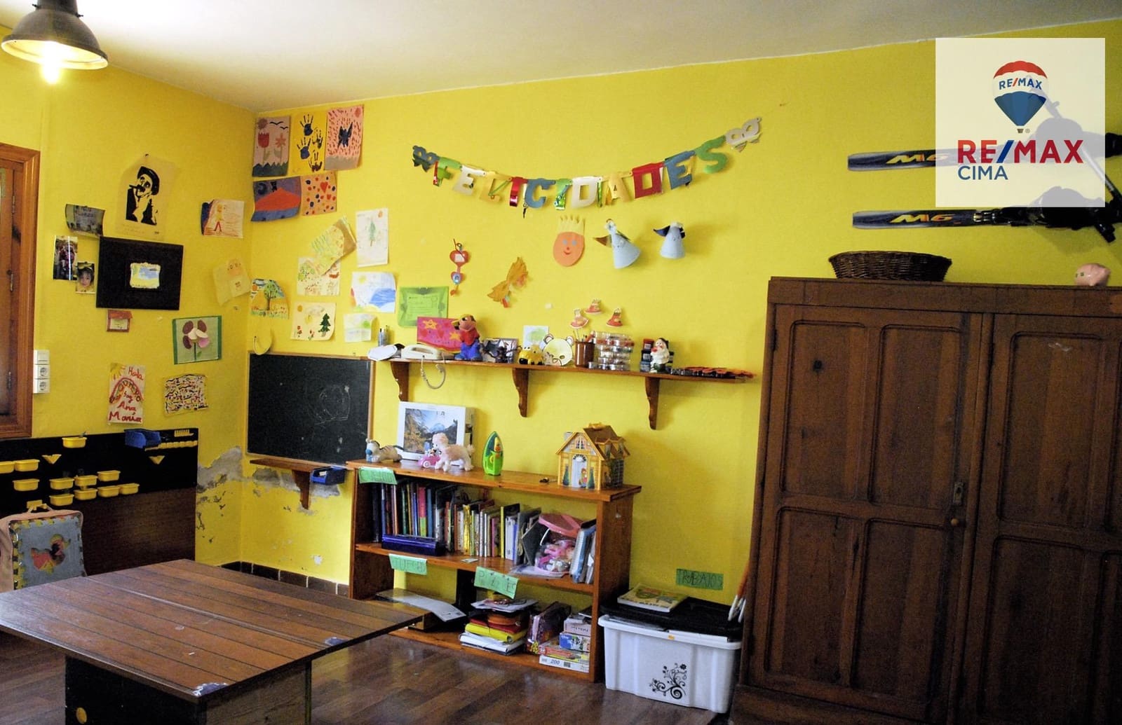 3 bedroom Villa for sale in Baza with garage - € 950,000 (Ref: 9338483)