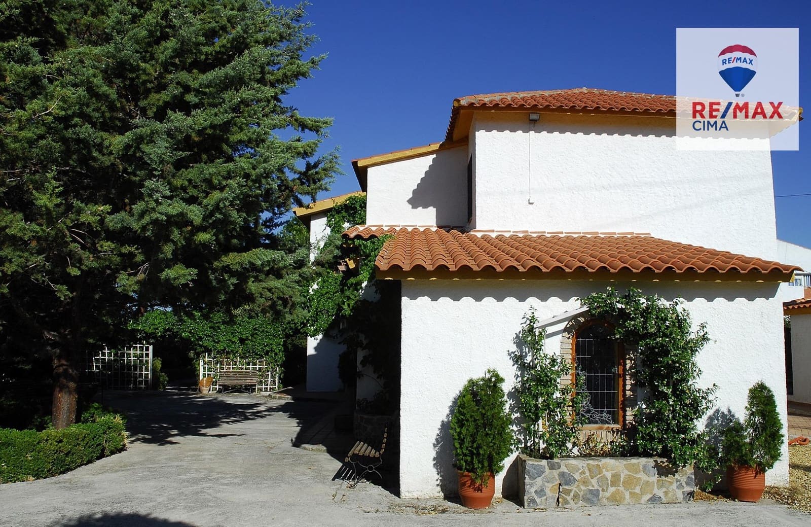 3 bedroom Villa for sale in Baza with garage - € 950,000 (Ref: 9338483)