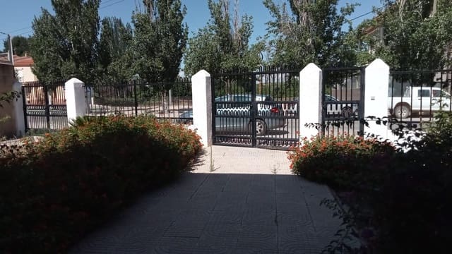 5 sypialnia Apartament na sprzedaż w Miasto Albacete z basenem garażem - 255 000 € (Ref: 9344976)