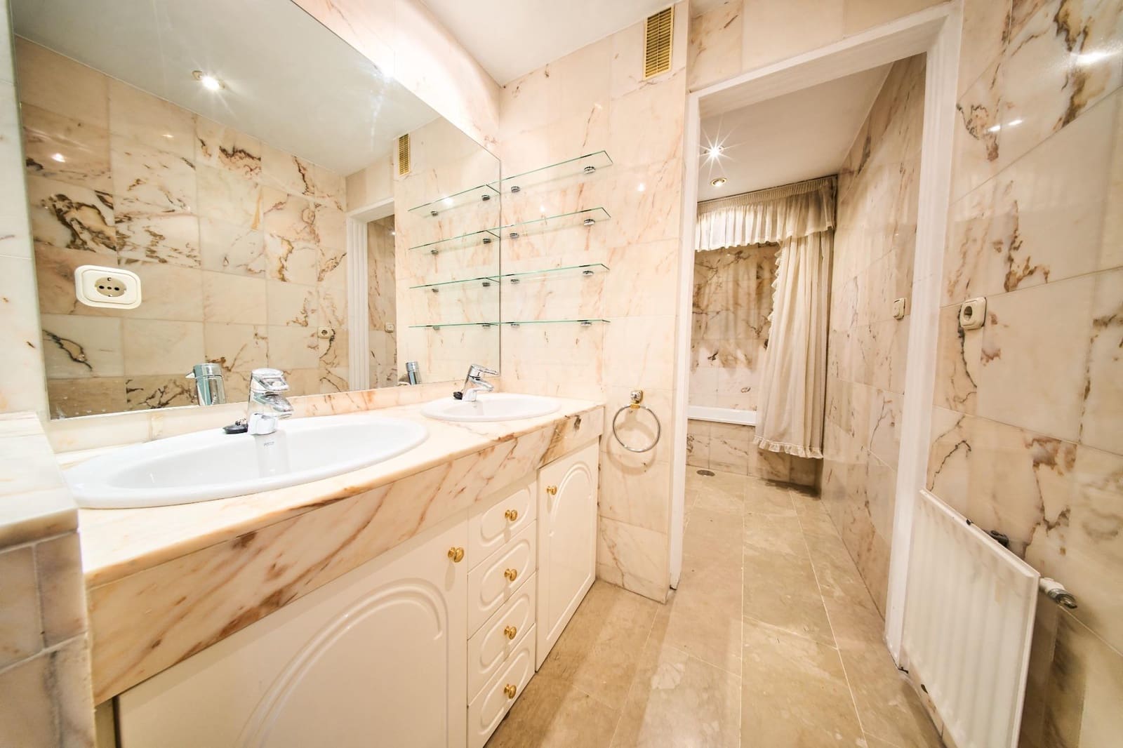 3 soveværelse Lejlighed til salg i Granada by - € 425.000 (Ref: 9349414)