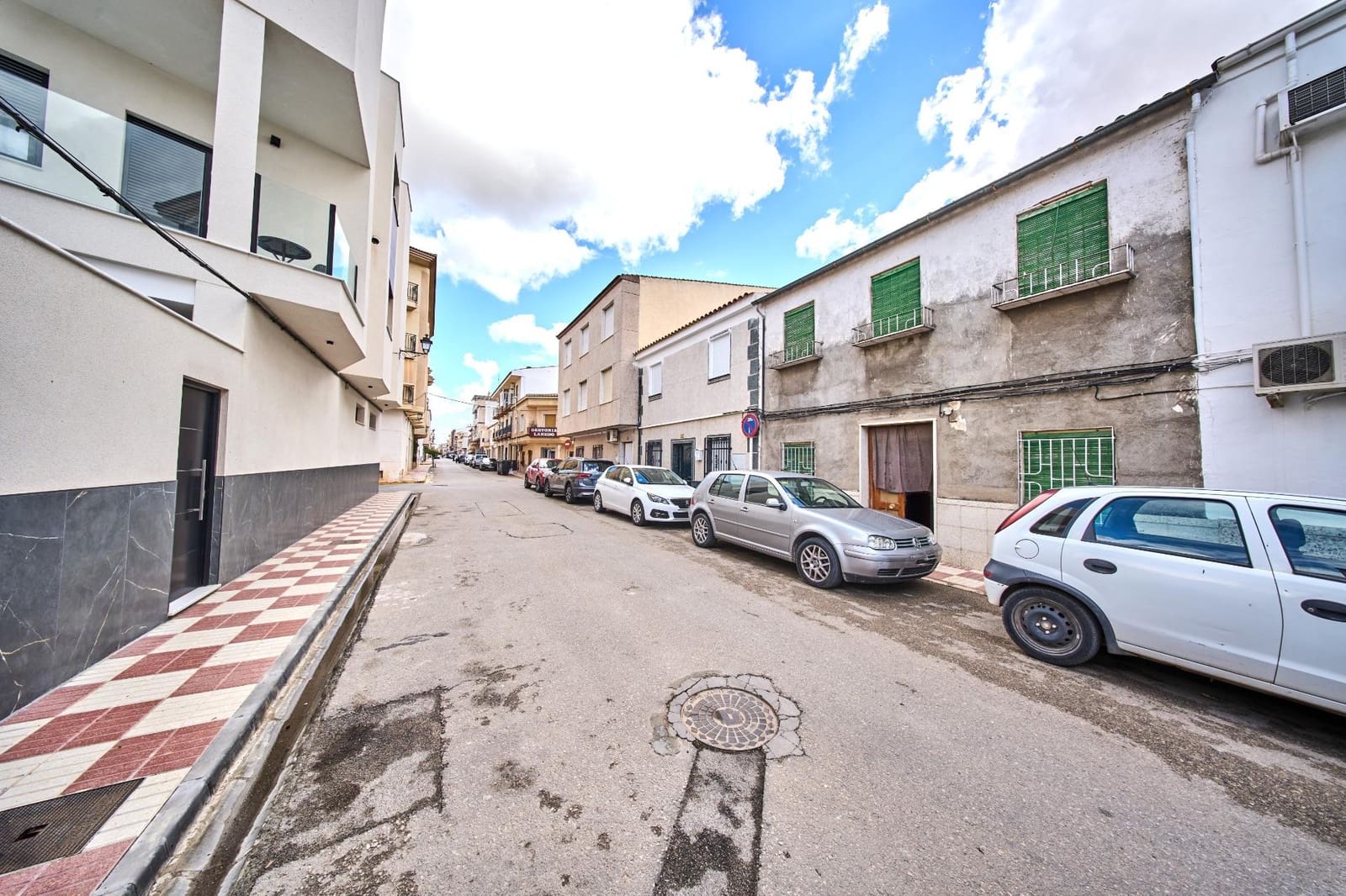 3 bedroom Terraced Villa for sale in Huetor Tajar - € 72,500 (Ref: 9362532)