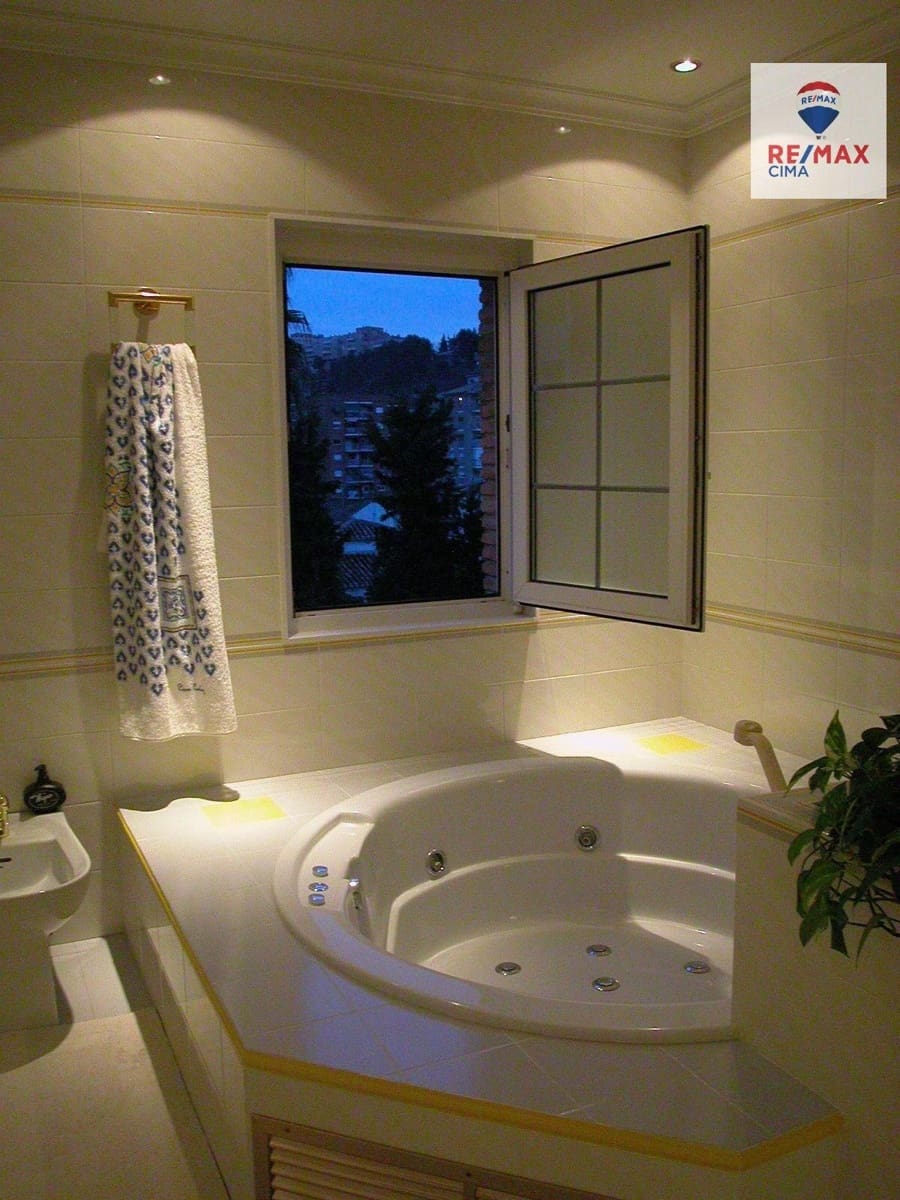 7 sypialnia Willa na sprzedaż w Miasto Grenada z basenem - 1 490 000 € (Ref: 9367394)