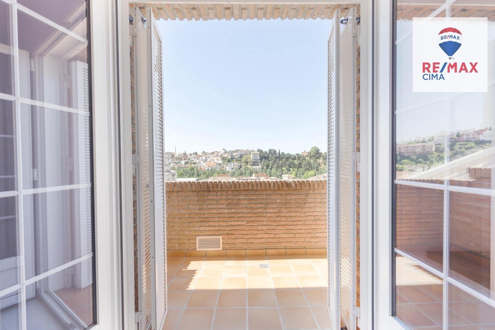 7 sypialnia Willa na sprzedaż w Miasto Grenada z basenem - 1 490 000 € (Ref: 9367394)