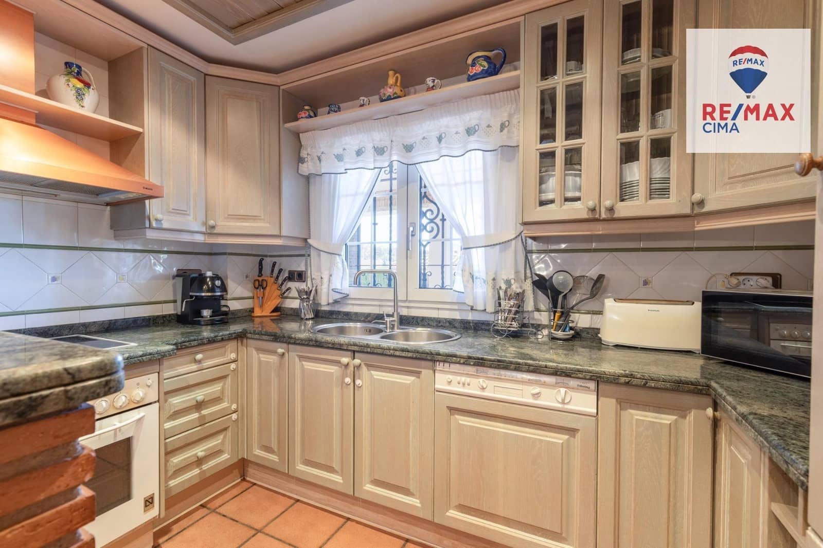 7 sypialnia Willa na sprzedaż w Miasto Grenada z basenem - 1 490 000 € (Ref: 9367394)