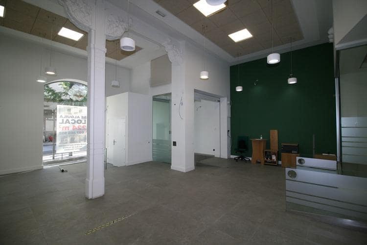 3 soveværelse Erhverv til leje i Granada by - € 3.900 (Ref: 9367397)