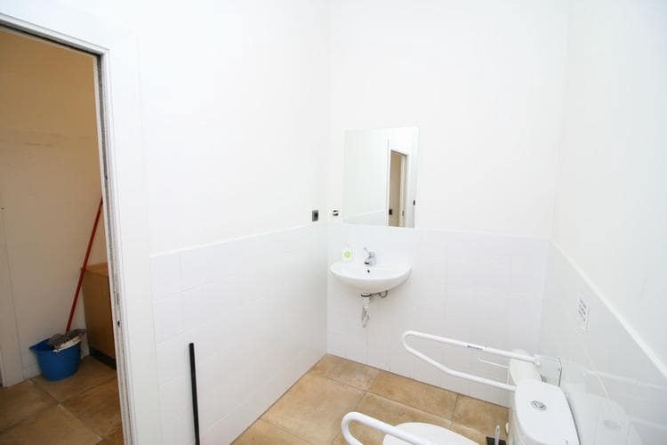 3 soveværelse Erhverv til leje i Granada by - € 3.900 (Ref: 9367397)