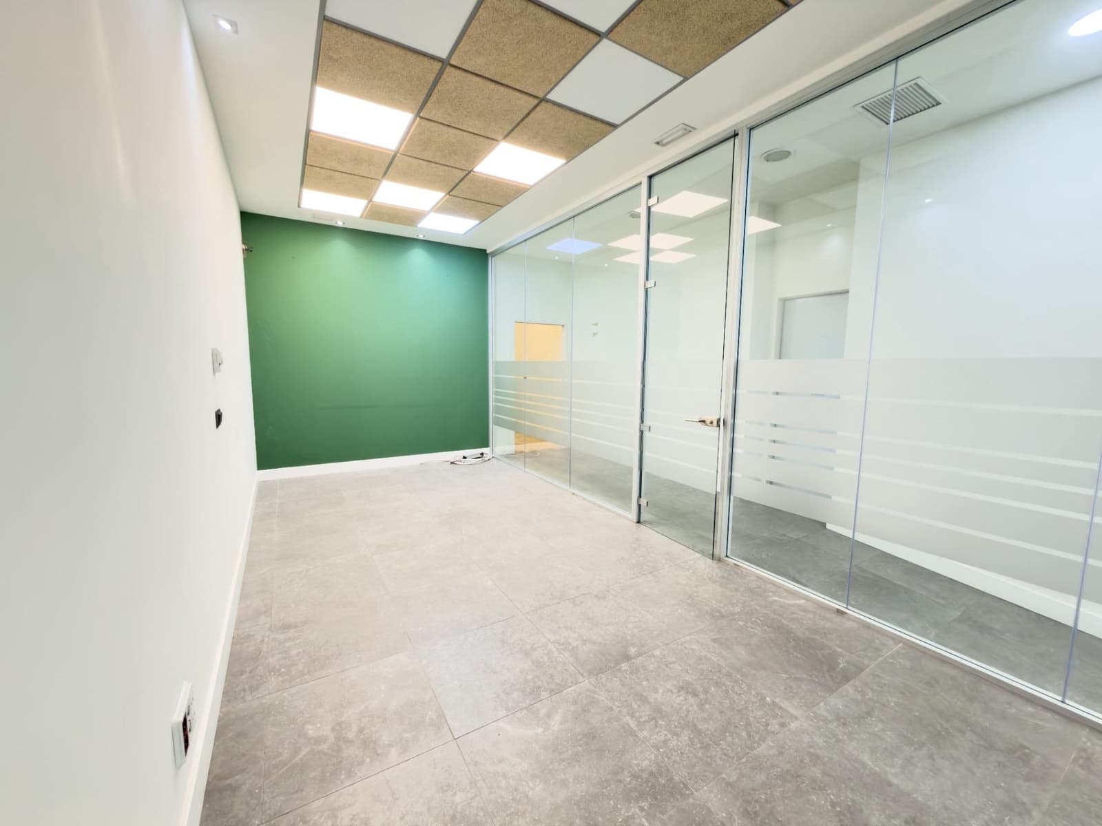 Commercial for rent in Granada city - € 3,900 (Ref: 9367397)