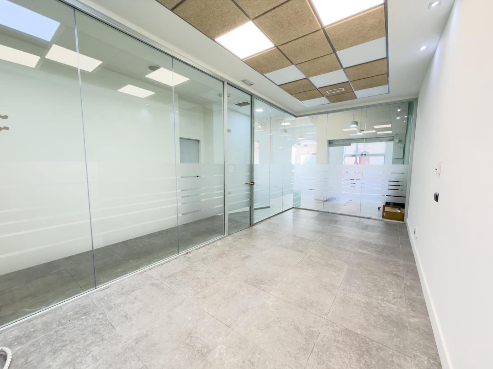 Commercial for rent in Granada city - € 3,900 (Ref: 9367397)