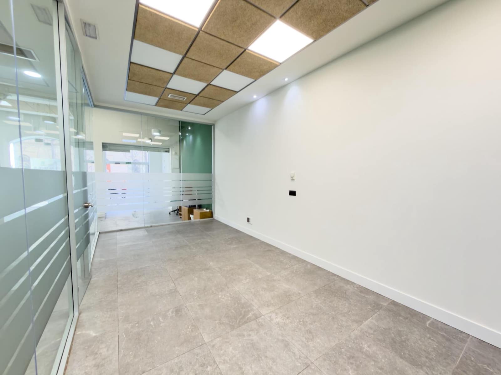 Commercial for rent in Granada city - € 3,900 (Ref: 9367397)