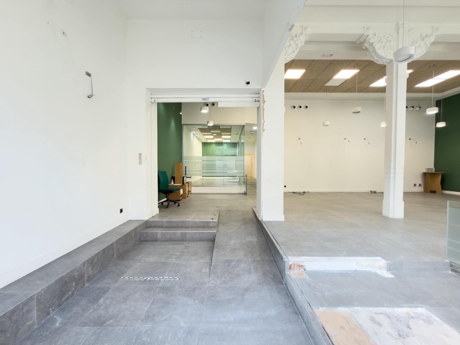 Commercial for rent in Granada city - € 3,900 (Ref: 9367397)