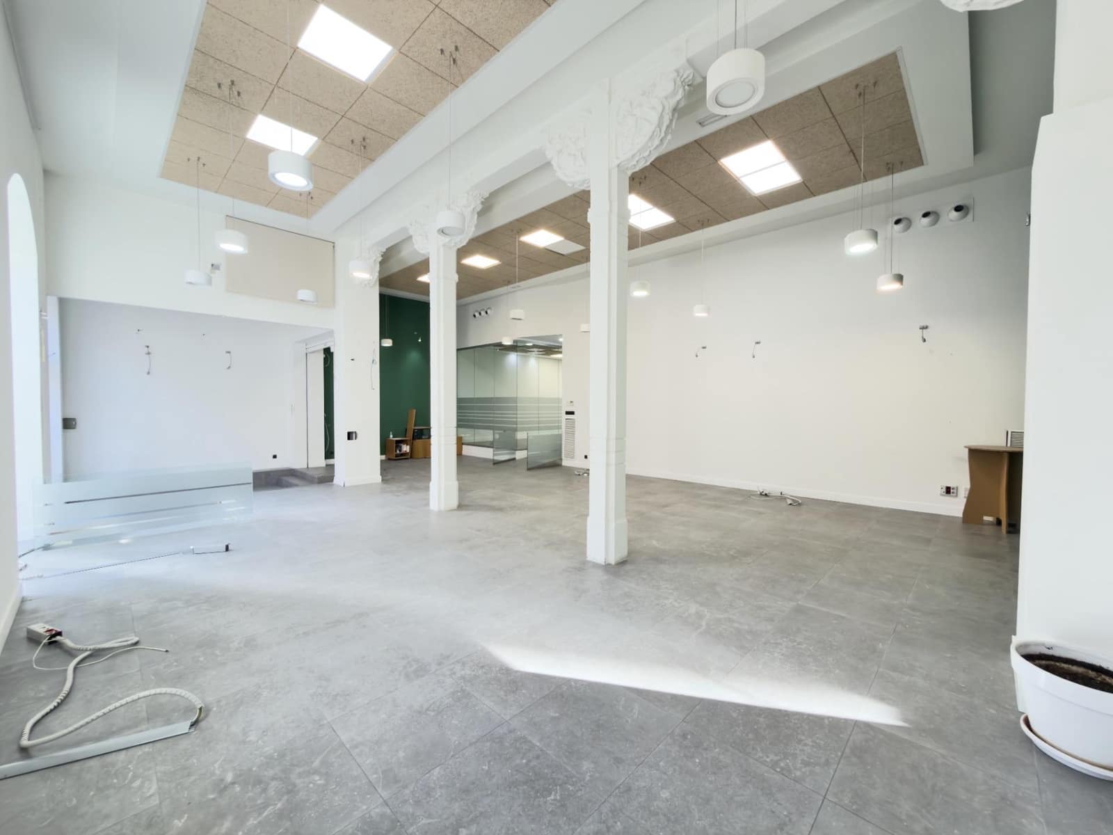 Commercial for rent in Granada city - € 3,900 (Ref: 9367397)