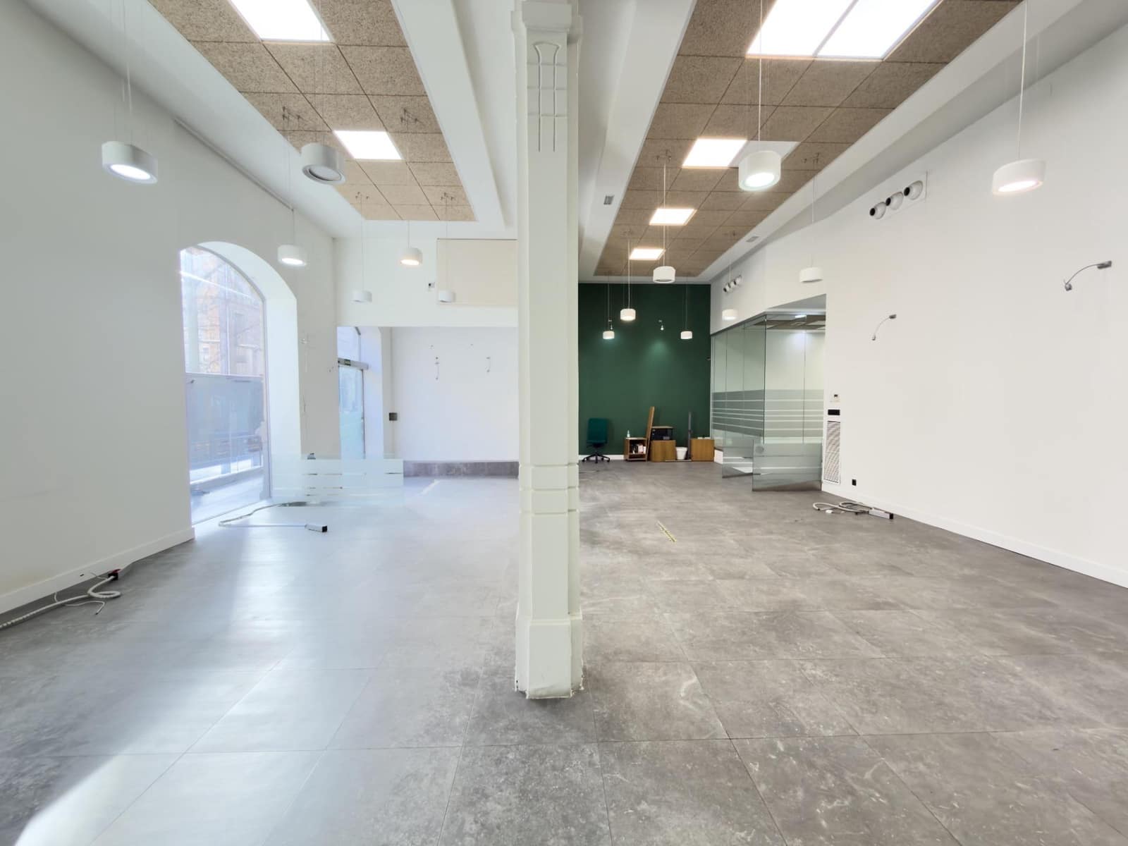 Commercial for rent in Granada city - € 3,900 (Ref: 9367397)