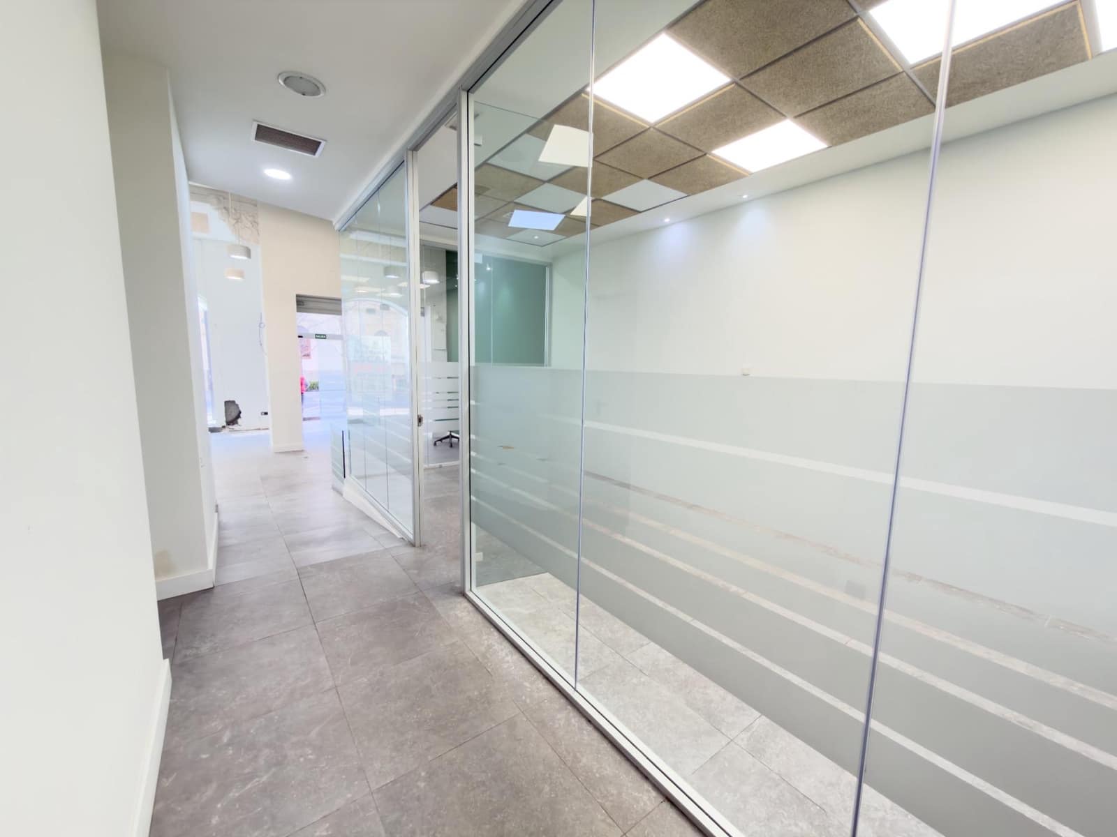 Commercial for rent in Granada city - € 3,900 (Ref: 9367397)