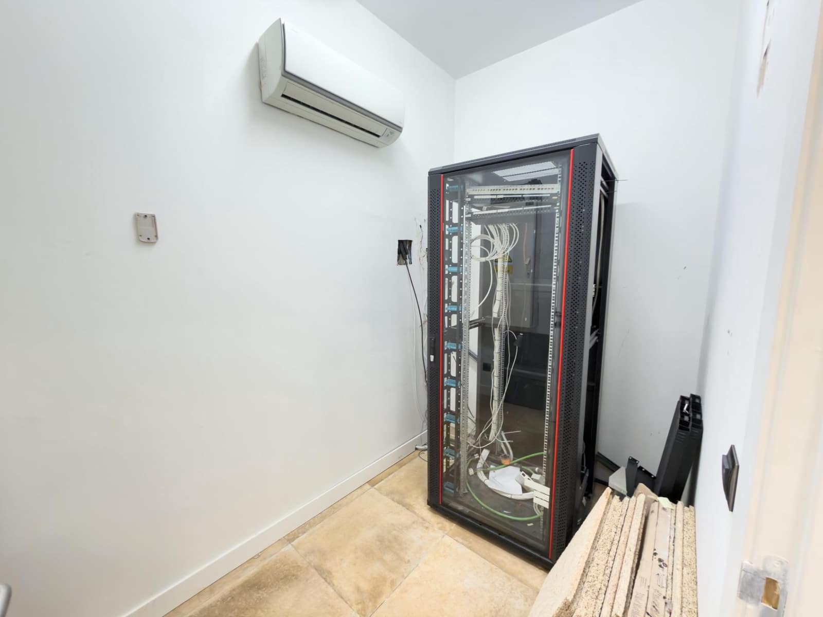 Commercial for rent in Granada city - € 3,900 (Ref: 9367397)