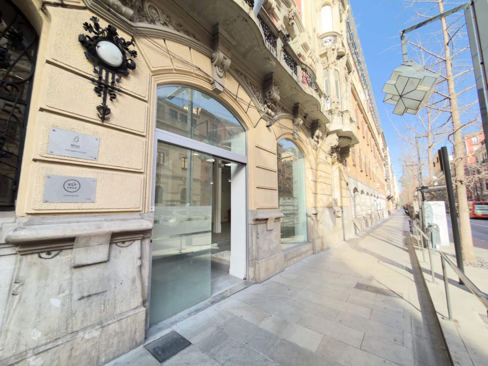 Commercial for rent in Granada city - € 3,900 (Ref: 9367397)