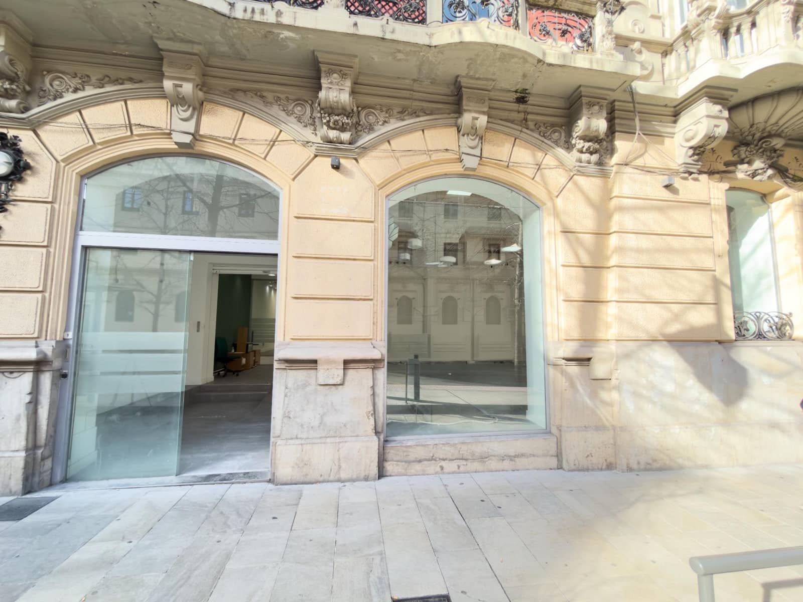 Commercial for rent in Granada city - € 3,900 (Ref: 9367397)