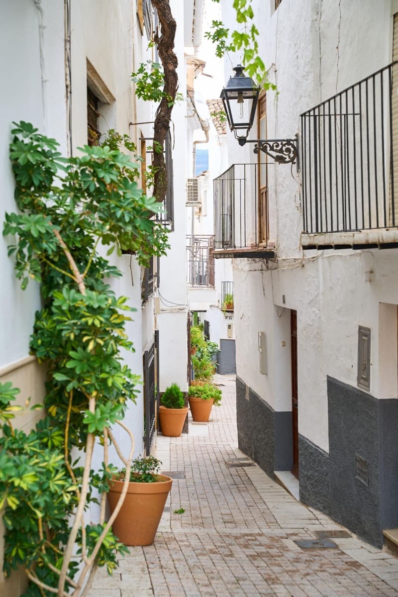 Hotel for sale in Quesada - € 1,990,000 (Ref: 9374636)