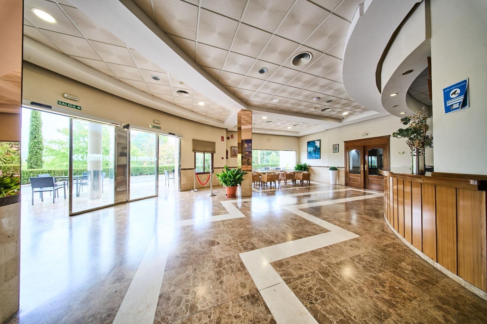 Hotel for sale in Quesada - € 1,990,000 (Ref: 9374636)