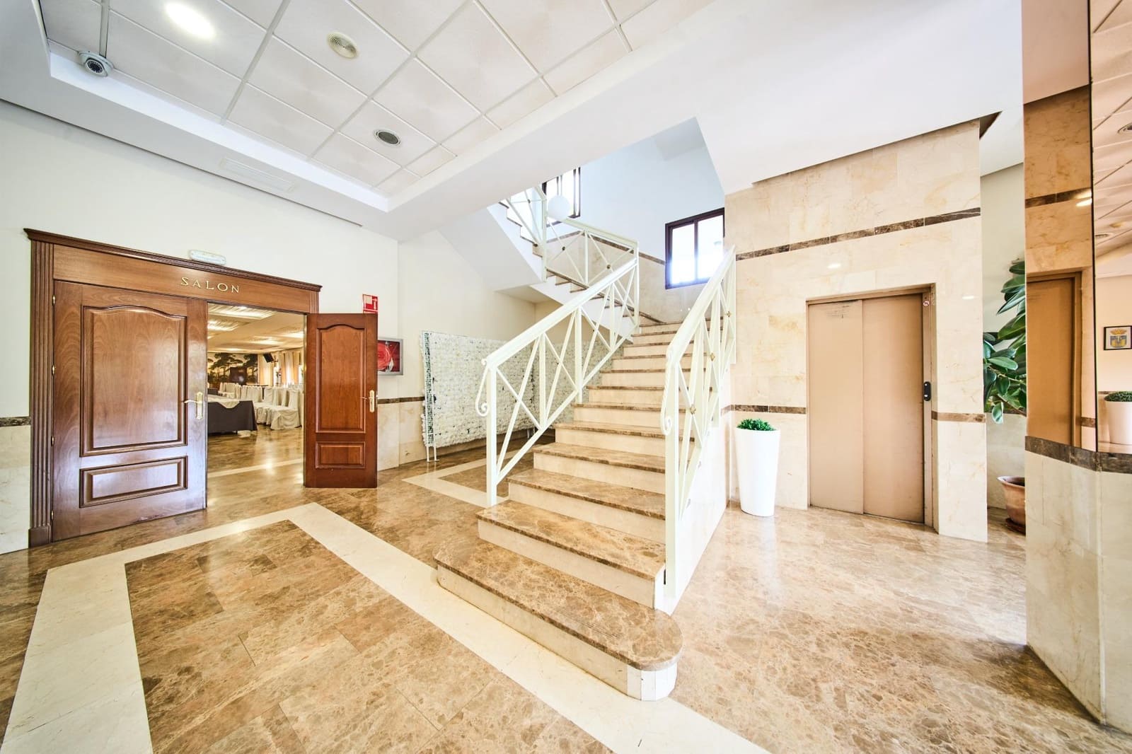 Hotel for sale in Quesada - € 1,990,000 (Ref: 9374636)