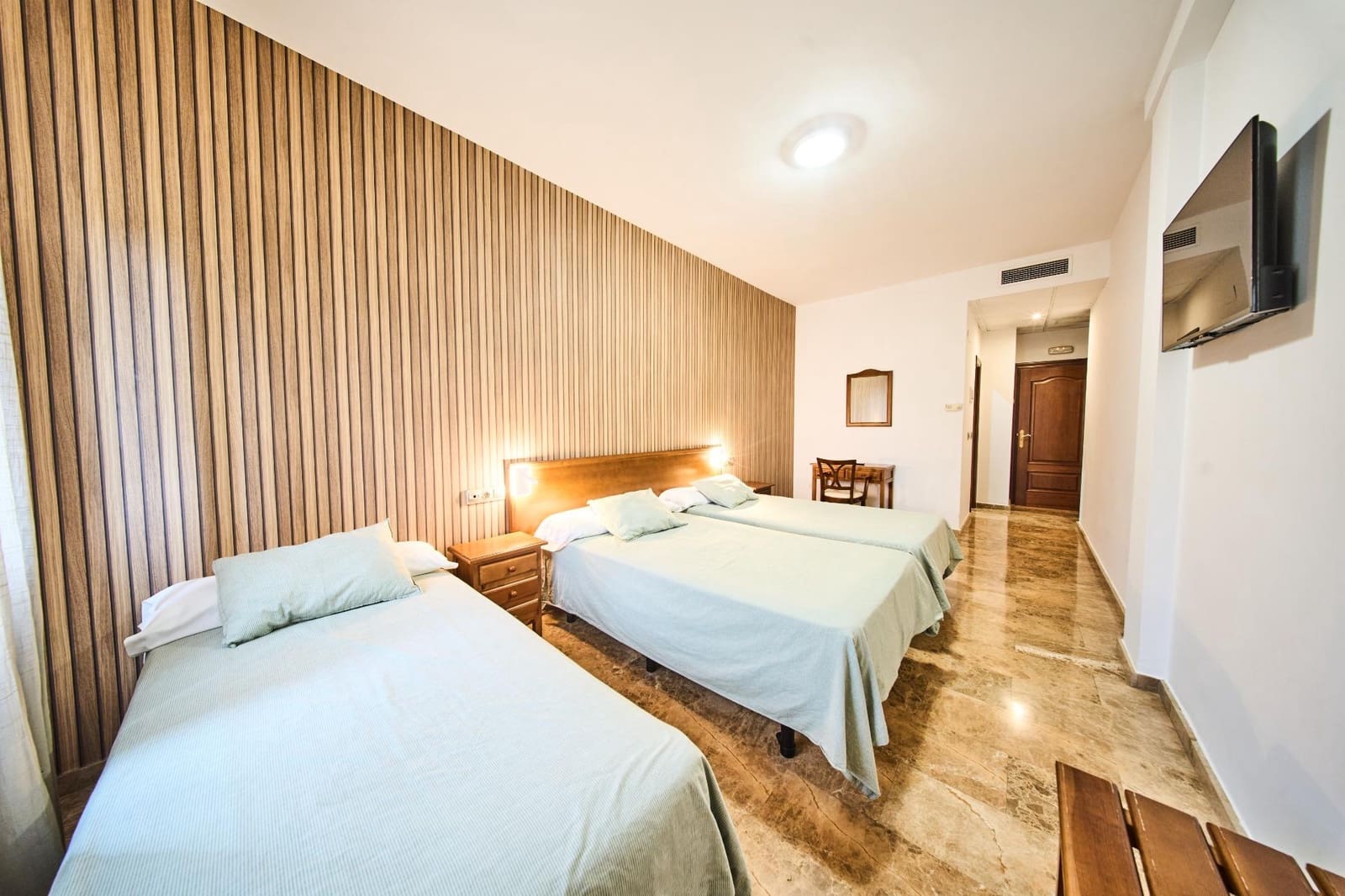 Hotel for sale in Quesada - € 1,990,000 (Ref: 9374636)