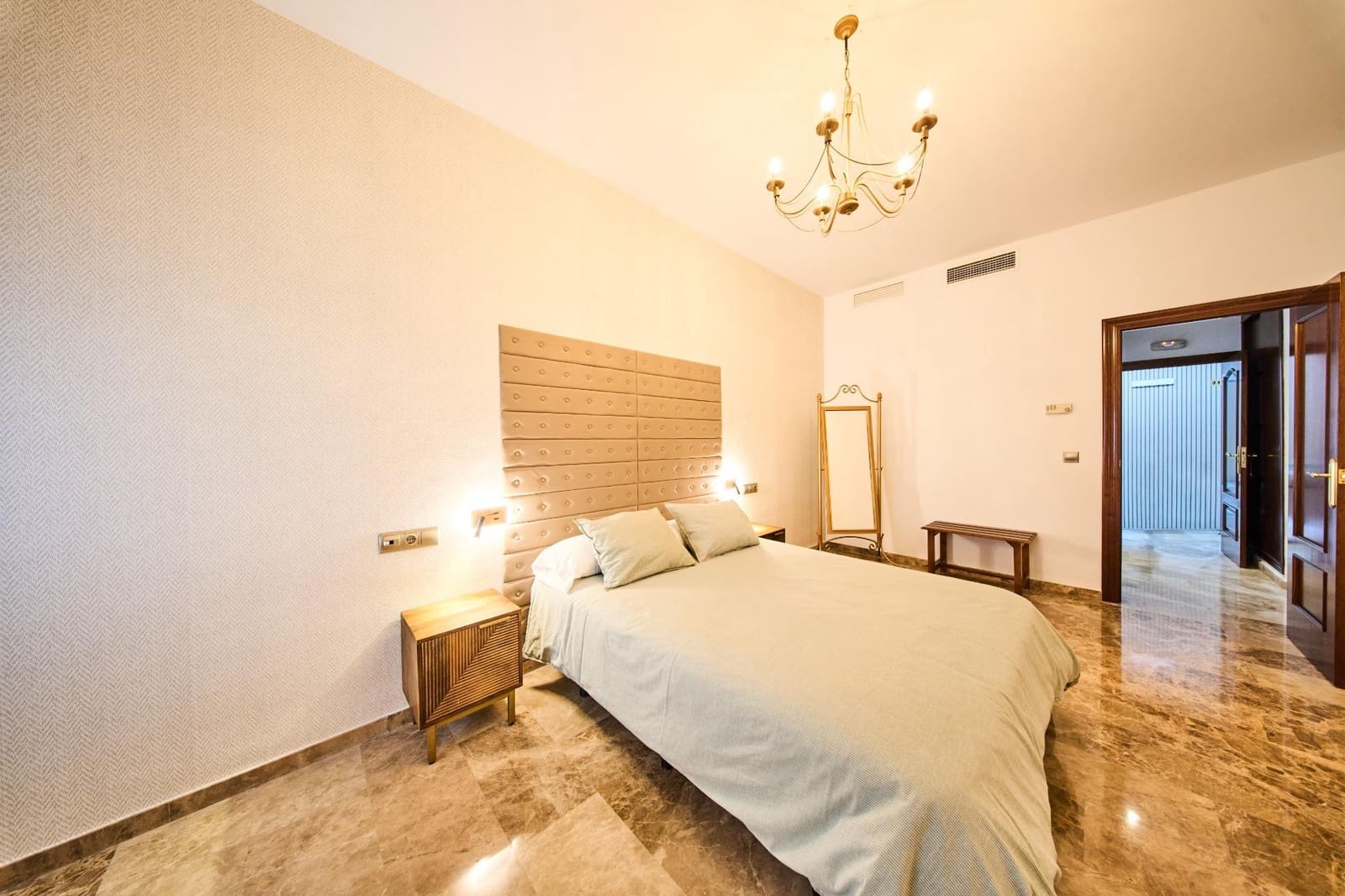 Hotel for sale in Quesada - € 1,990,000 (Ref: 9374636)