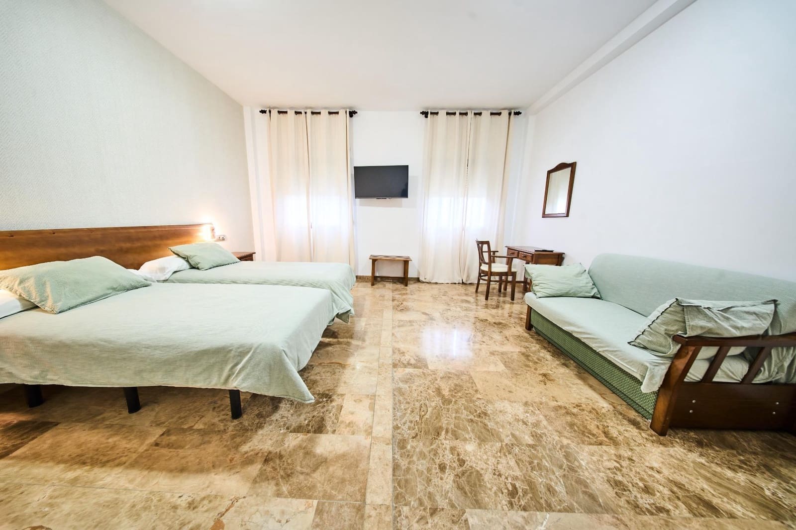 Hotel for sale in Quesada - € 1,990,000 (Ref: 9374636)