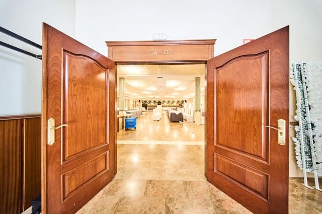 Hotelli myytävänä paikassa Quesada - 1 990 000 € (Ref: 9374636)