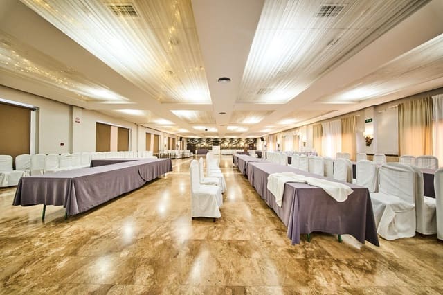 Hotelli myytävänä paikassa Quesada - 1 990 000 € (Ref: 9374636)