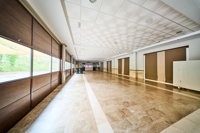 Hotelli myytävänä paikassa Quesada - 1 990 000 € (Ref: 9374636)