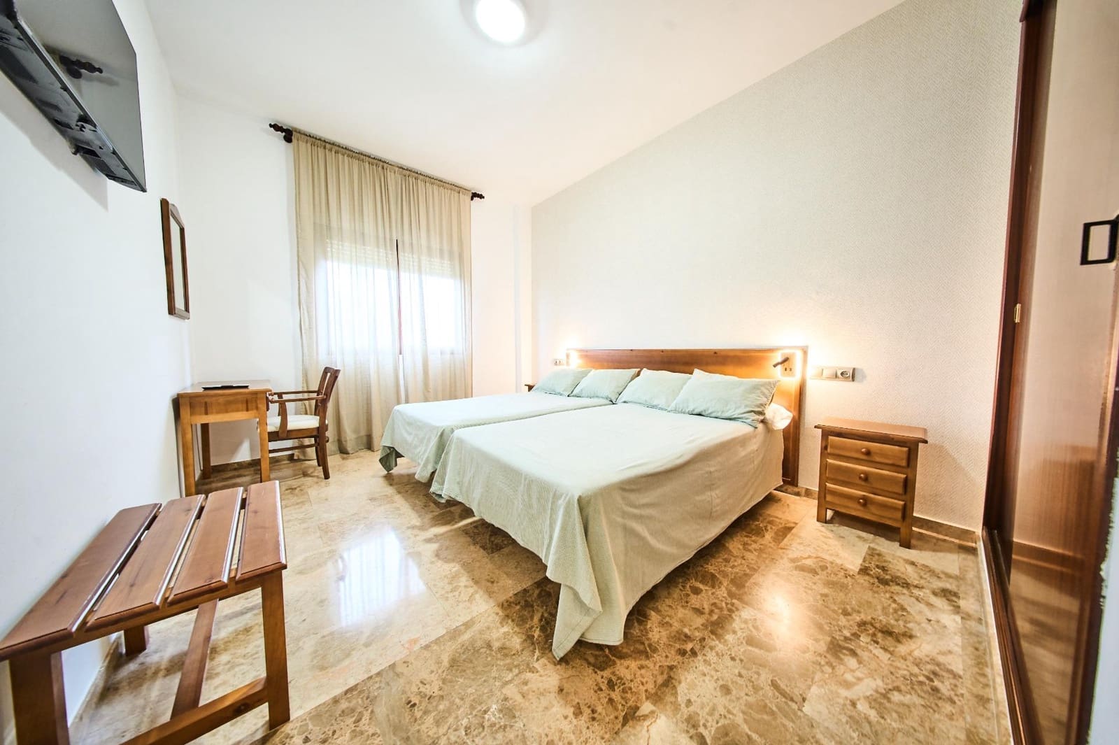 Hotel for sale in Quesada - € 1,990,000 (Ref: 9374636)