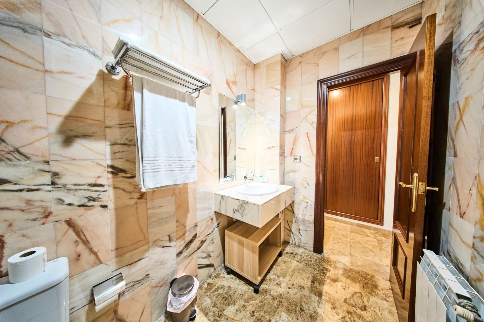 Hotel for sale in Quesada - € 1,990,000 (Ref: 9374636)