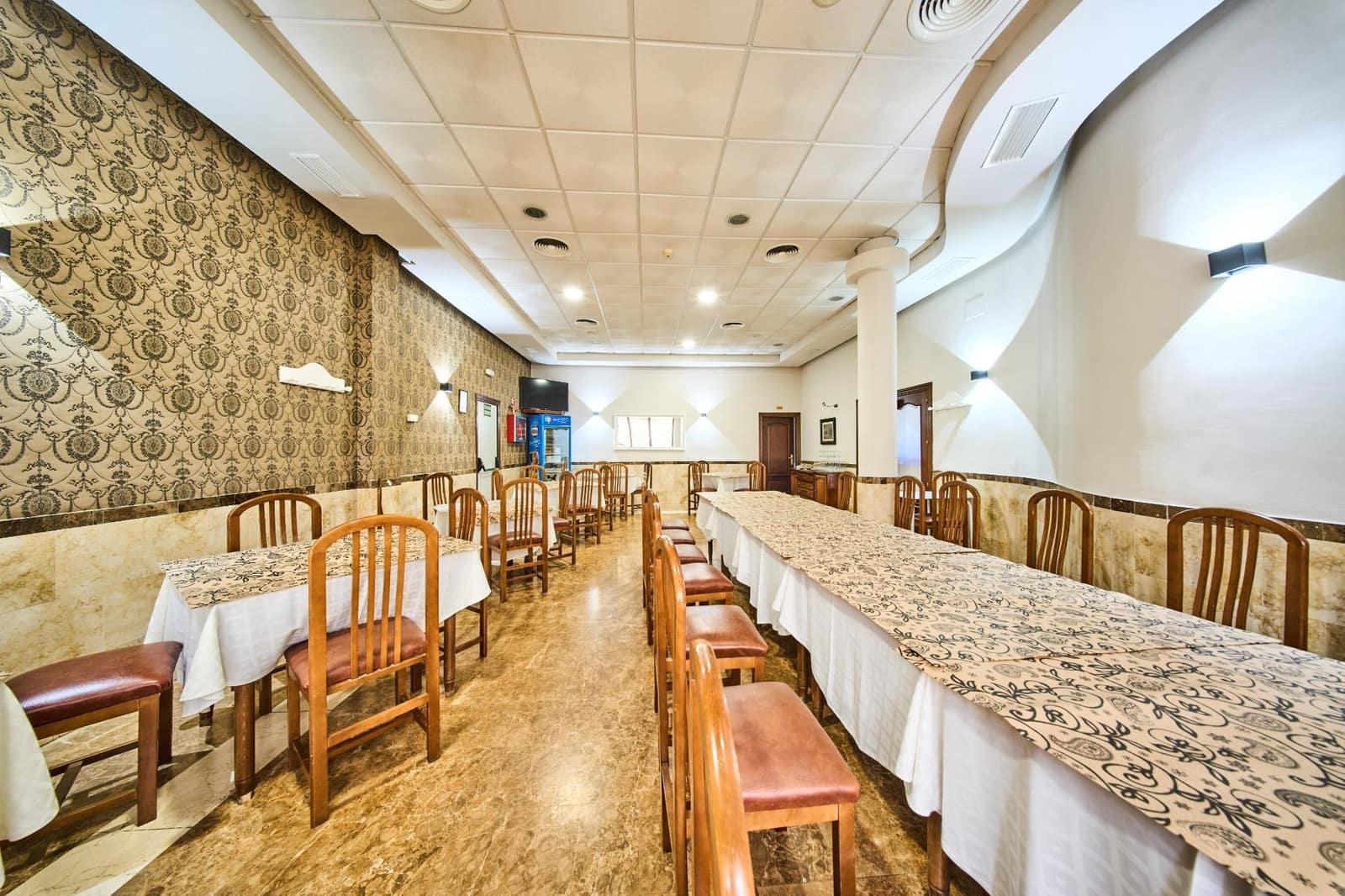 Hotel for sale in Quesada - € 1,990,000 (Ref: 9374636)