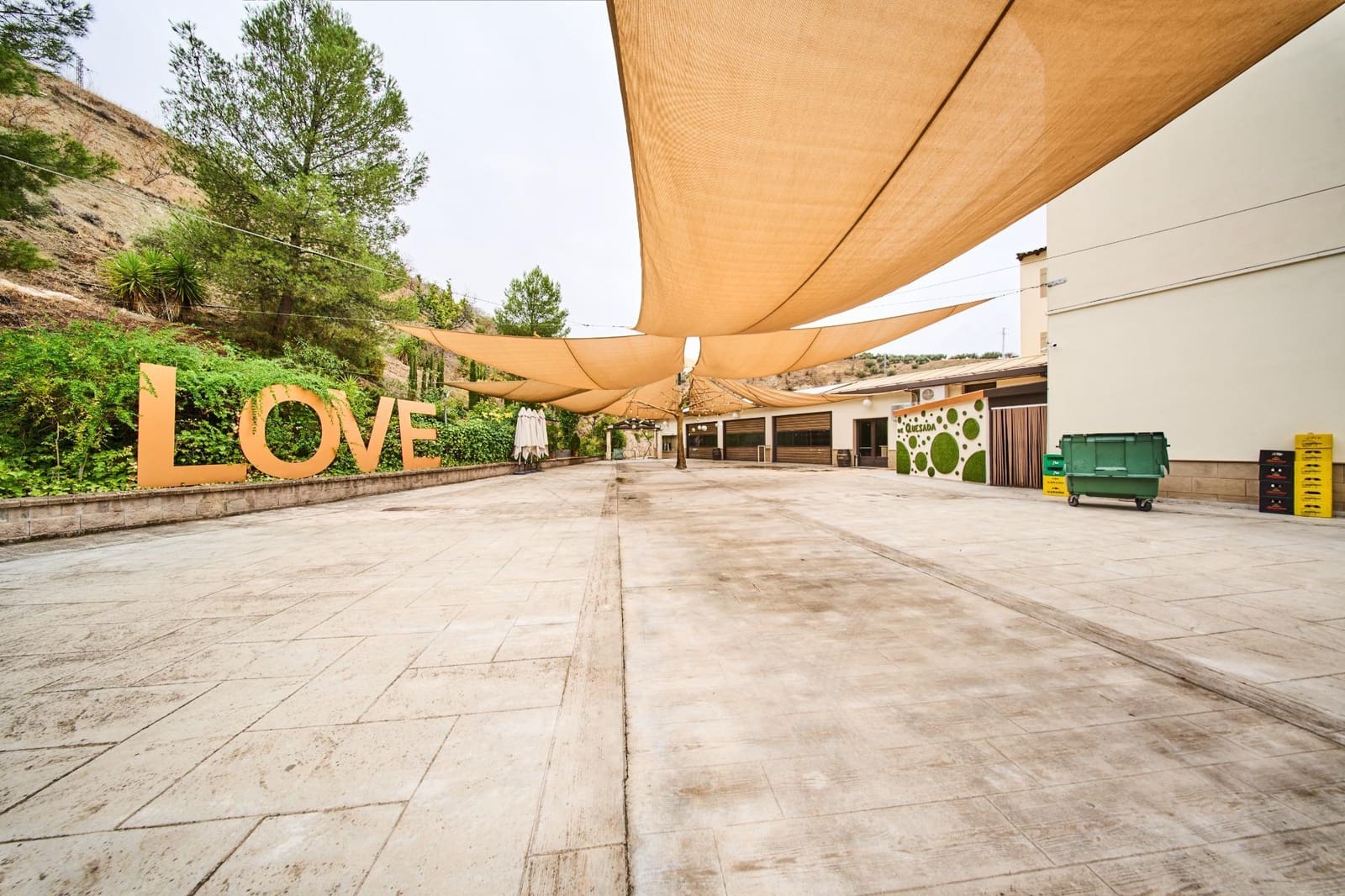 Hotel for sale in Quesada - € 1,990,000 (Ref: 9374636)