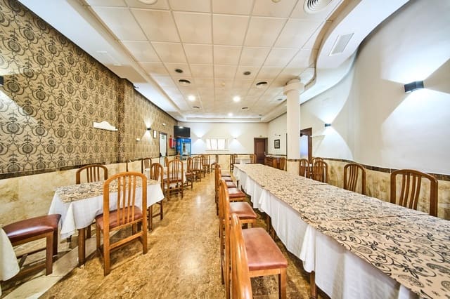 Hotelli myytävänä paikassa Quesada - 1 990 000 € (Ref: 9374636)