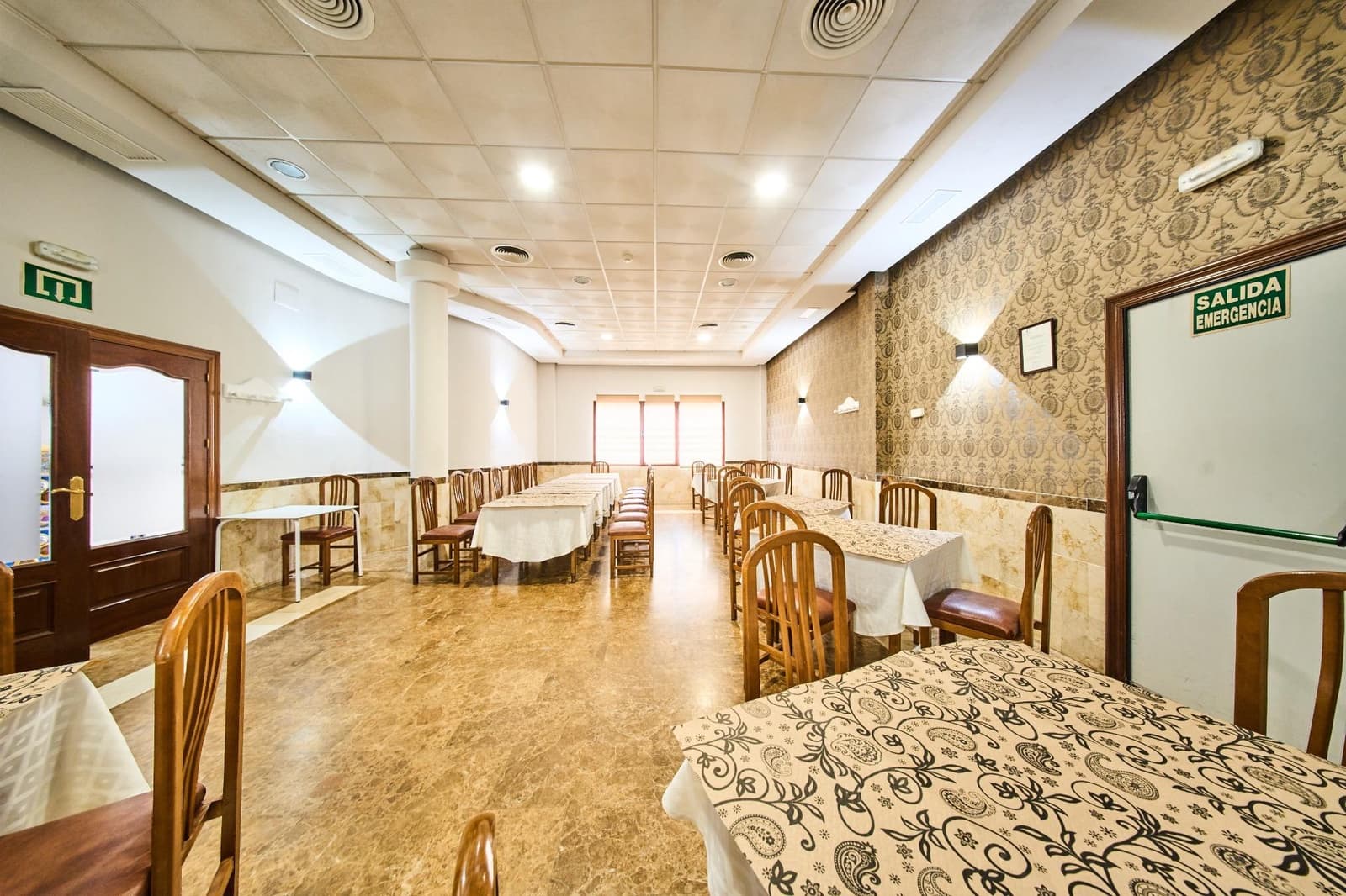 Hotel for sale in Quesada - € 1,990,000 (Ref: 9374636)